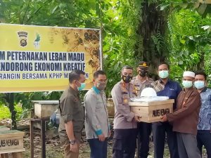 Solusi Pemberantasan PETI di Merangin, Kapolres Ajak Eks Pekerja PETI Ternak Lebah Madu