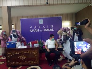 Vaksinasi Hari Kedua : Bupati dan Kapolres Divaksin. Kajari dan Ketua PN Gagal Divaksin