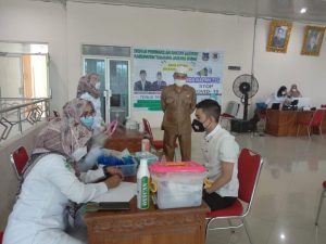 Jadi Penerima Vaksin Pertama di DPRD Tanjab Barat, Tubagus ajak Warga Tak Usah Takut Divaksin