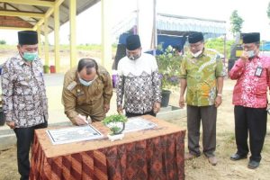 Resmikan Pasar dan Jembatan, Wabup Amir Sakib Sampaikan Capaian Pembangunan