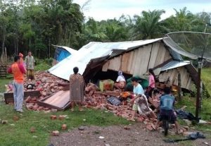 Diterjang Angin Kencang, Satu Unit Rumah di Merangin Rata Dengan Tanah