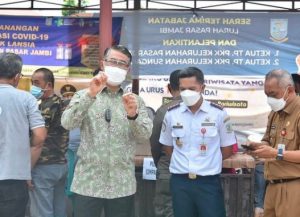 Walikota Tinjau Pelaksanaan Vaksinasi Massal Covid-19 bagi operator Transportasi Publik