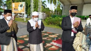 Walikota Sholat Idul Fitri di Lapangan Balai Kota 