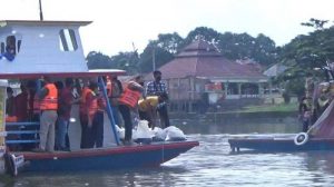 Walikota Syarif Fasha Tabur ikan Peringati Waisak