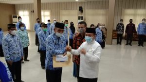 Al Haris Salurkan Bantuan Sosial Tali Asih Kepada 55 ASN yang Memasuki Masa Pensiun