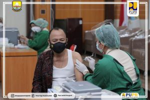 Kadis PUPR Provinsi Jambi M Fauzi Lakukan Vaksinasi Tahap Pertama  