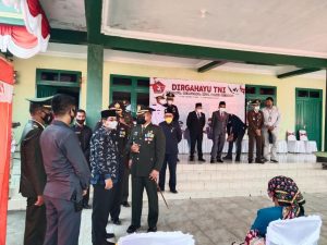 Bupati Tanjabbar Hadiri HUT TNI ke 76