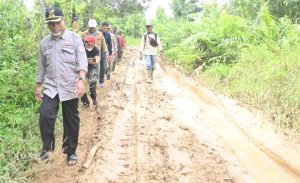 Mashuri Pantau Kondisi Jalan Menuju Tiga Desa di Jangkat yang Rusak Parah