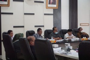 Pansus Aset BOT DPRD Provinsi jambi Gelar Rapat Bersama Pasar Angso Duo