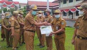 12 Kepala Instansi Terima Penghargaan dari Bupati, Atas Peran Aktif Penanganan Covid-19 dan Capaian Vaksinasi Lebih 70 Persen