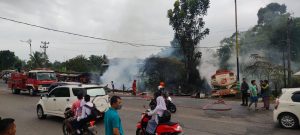 Kios Depan Pom Bensin Sungai Misang Bangko Terbakar Diduga Usai Tertabrak Mobil Tangki