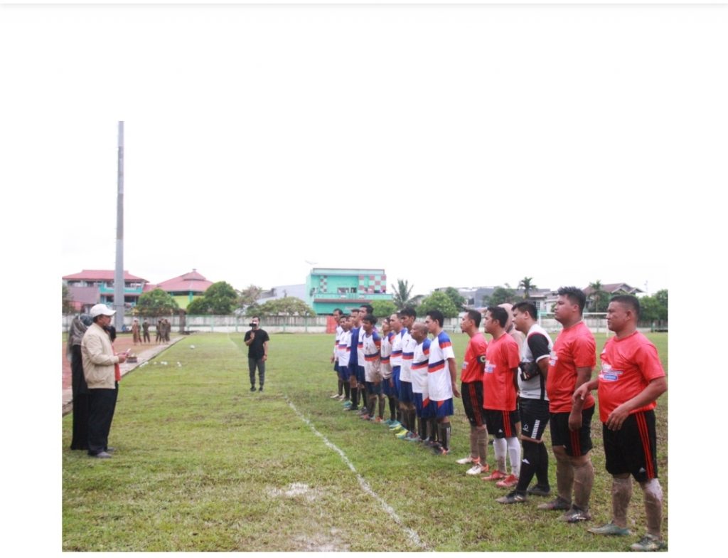 Bupati Tanjabbar Buka Pertandingan Sepak Bola OPD Cup