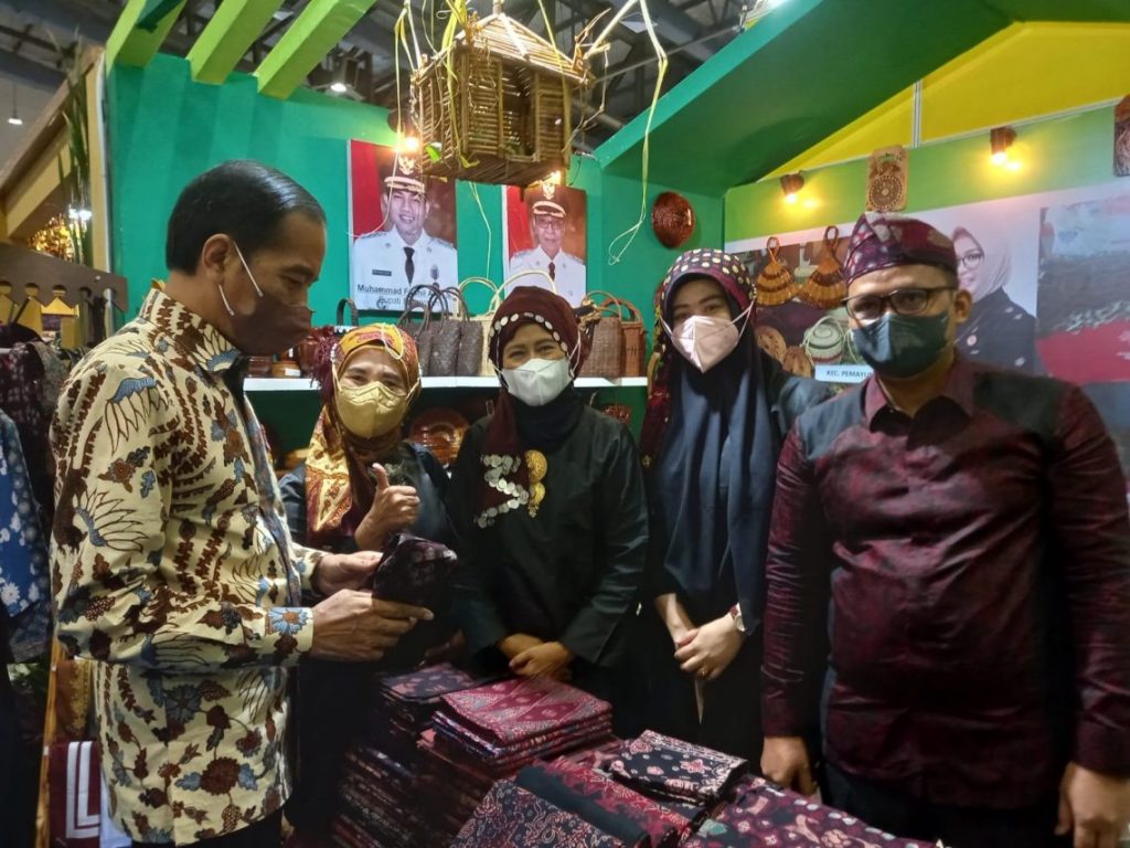 Presiden Jokowi Puji Batik Batanghari, Zulva Fadhil: Promosi Produk UMKM Unggulan Ke Tingkat Nasional