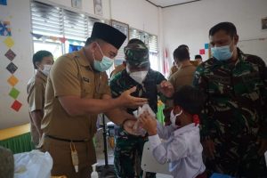 Sekda Muaro Jambi Tinjau Pelaksanaan Vaksinasi di Senaung