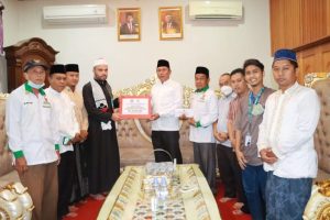 Wabup Hairan Serahkan Bantuan Kemanusiaan Pemkab Tanjab Barat & BAZNAS untuk Palestina