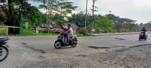 Jalan di Kota Bangko Rusak Parah, Plt Kadis PU :Kita Akan Rapat dan Koordinasi Dulu