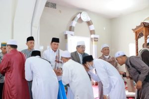 Bupati Dan Wabup Sholat ID Di Masjid Syaikh Utsman Tungkal.