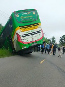 Mobil Rombongan Calon Jemaah Haji Asal Merangin Alami Kecelakaan di Batanghari