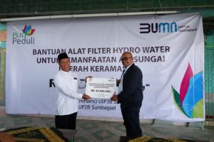 Masjid Darul Barokah Kertapati Terima Bantuan Alat Filter Hydro Water dari PLN