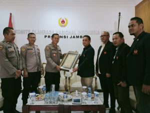 KONI Provinsi Jambi Terima Penghargaan dari Polda Jambi