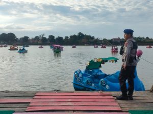 Hari Raya Idul Adha, Dit Polairud Polda Jambi Lakukan Himbauan ke Pengunjung Objek Wisata Danau Sipin