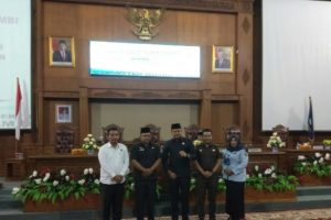 Ketua DPRD kabupaten Muaro Jambi Yuli setia bakti pimpin Rapat Paripurna DPRD Tentang penyampaian Secara Resmi Rancangan KUA-PPAS Tahun 2023