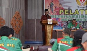 Wakil Bupati Batanghari Bakhtiar membuka kegiatan pelatihan peningkatan sumber daya manusia (SDM) bagi pembinaan prestasi dan pelatih cabang olahraga se Kabupaten Batanghari