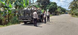 Cegah Penularan penyakit Kuku dan Mulut Pada Ternak, Polsek Marosebo melaksanakan kegiatan penyekatan mobil pengangkut hewan ternak