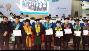 Gubernur Jambi Alharis Menghadiri Acara Wisuda UIN STS Jambi yang ke 63 di Tahun 2022