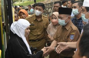 Jemaah Haji Tiba di Merangin, Disambut Dengan Haru oleh Bupati dan Suka Cita Keluarga