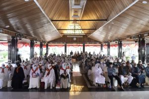 Wakili Bupati, Sekda Azan Sambut Kepulangan 104 Orang Jemaah Haji Batanghari