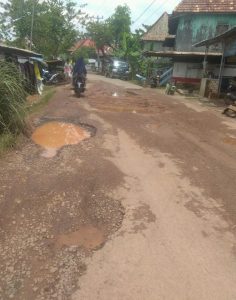 Lihat Kondisi Jalan Yang Sering Rusak, Putra Pampangan Siap Maju Pilkada OKI 2024.