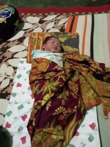 Warga Desa Menang Raya Pedamaran Temukan Bayi di Teras Rumah Warga