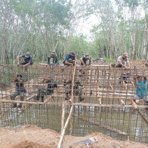 Warga Dan TNI Bersinergi Kebut Pengerjaan Box Culvert di Desa Cahya Bumi