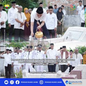 Pj Bupati Muaro Jambi Ziarah Ke Taman Makam Pahlawan