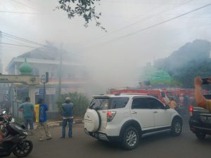 Salah Satu Gerai Alfamart di Jalan Jenderal Basuki Kota Baru Dilalap Si Jago Merah