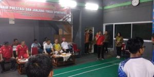 Ketua DPRD Provinsi Jambi Buka Turnamen Bulutangkis Antar OPD