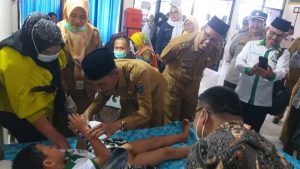 Bakti Sosial HKSN Dinas Sosial Diwarnai Isak Tangis 100 Anak Kurang Mampu Dikhitan Massal