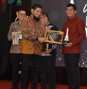 Kepala Daerah Peduli Penyiaran, Bupati Batanghari Terima Penghargaan KPID Award