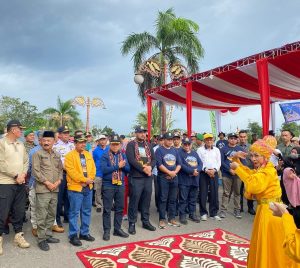 Gubernur, Wakil Ketua DPRD Jambi dan Pejabat Bupati Sarolangun membuka Milir Berakit YSSB