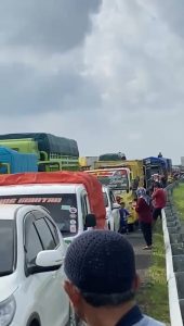 Jalan Tol Kayuagung-Palembang Macet Panjang, Pengguna Jalan Mengeluh