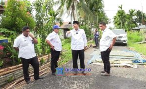 Bupati Tanjung jabung barat Tinjau Pembangunan Jalan Desa Betara Makmur Kec. Kuala Betara