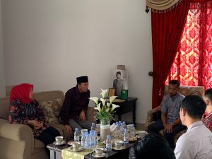 Ketua DPRD Provinsi Jambi Edy Purwanto di coklit oleh petugas.