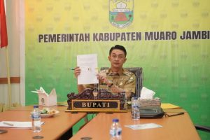 Pj Muarojambi Zoom meeting Bersama Kemenkominfo RI