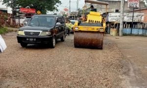 Alkal PUPR Provinsi Jambi Perbaiki Jalan di Buluran