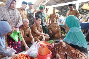 Penjabat Bupati Muaro Jambi Inspeksi Mendadak (Sidak) Pasar Jelang Idul Fitri 1444 H