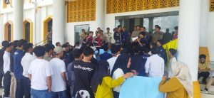 Gelar Demontrasi di Kantor Bupati Merangin, Mahasiswa Sebut Bupati Pengecut