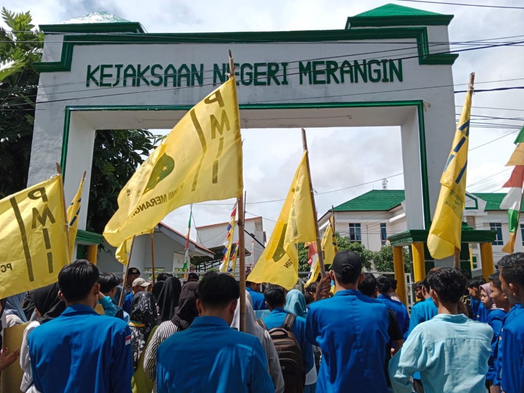 Didemo Mahasiswa, Kajari Merangin Berjanji Usut Tuntas Terhadap Dugaan Kelebihan Bayar Tunjangan Perumahan Dewan