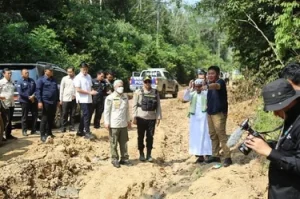 Bupati Buka Keran Dana Pusat, Gubernur Gelontorkan 15 Miliar untuk Perbaikan Jalan