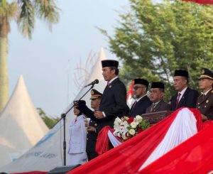 Ketua DPRD Jambi Bacakan Teks Proklamasi di Upacara HUT RI ke 78.